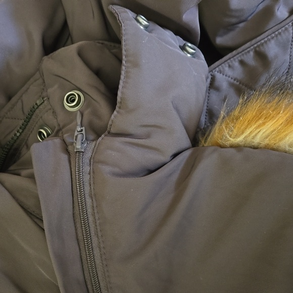 Down feather coat with detachable hood - Picture 4 of 9